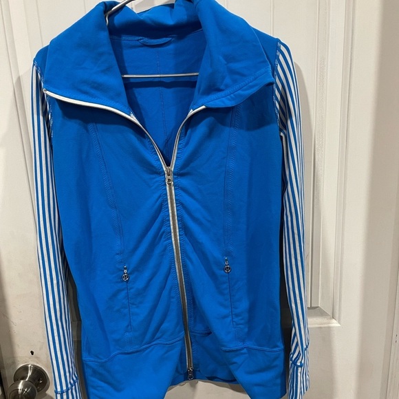 Lululemon Athletica Luon zip-up jacket size 6. This is so 🥰 cute Beautiful blue - Picture 1 of 9